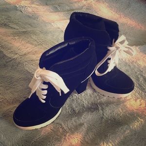Platform sneakers sz8